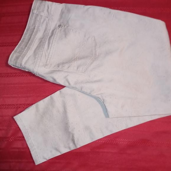 Simply Vera khaki color pants with subtle all over print - Picture 3 of 4